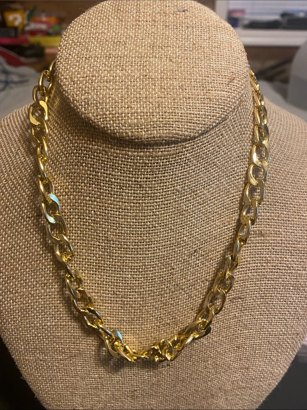 Gold Chain Link Necklace - Classic Women's Jewelry